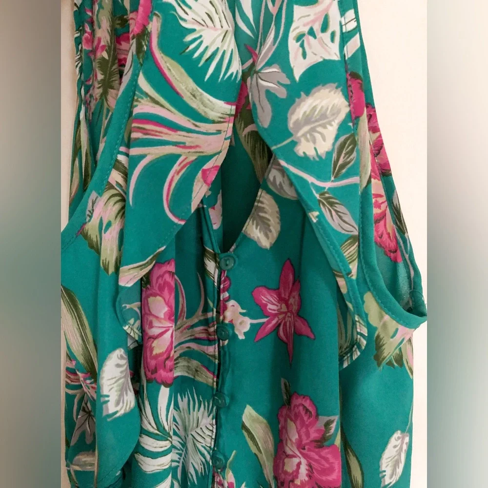 Francesca’s High Neck Tank Top - Picture 11 of 11